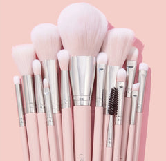 Colourpop smoke 'n roses brush roll
makeup brush kit