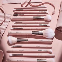 Colourpop smoke 'n roses brush roll
makeup brush kit
