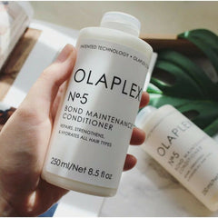 OLAPLEX
No 5 Bond Maintenance Conditioner( 250ml)