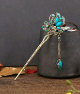 Rhinestone flower decor hair pin.