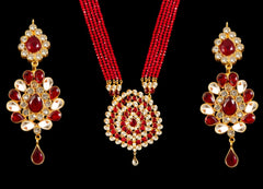Maharaani kundan polki haar with earrings.