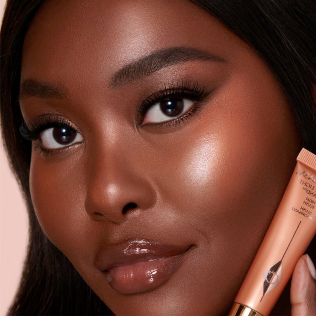 Charlotte Tilbury BEAUTY LIGHT WAND
PEACHGASM Charlotte Tilbury BEAUTY LIGHT WAND
PEACHGASM