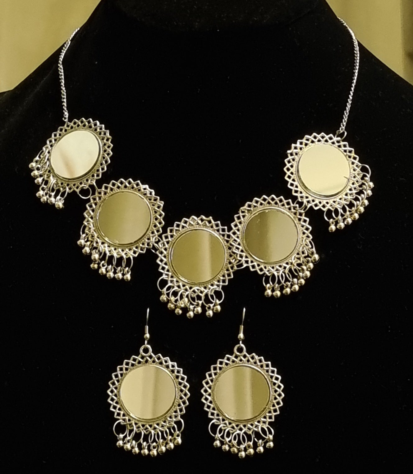 Silver oxidized mirror necklace with earrings. Silver oxidized mirror necklace with earrings.