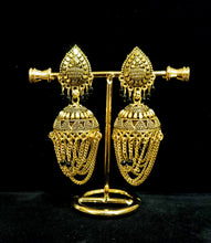 Load image into Gallery viewer, Copper gold matte finish antique earrings.
