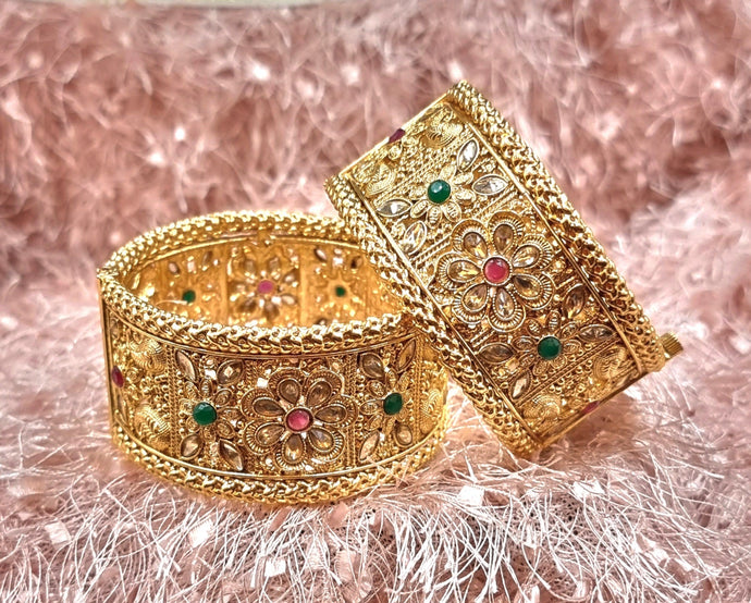 Rajwadi Kundan Studded Gold Plated Openable Kangan [Pair] .