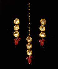 Load image into Gallery viewer, Glamorous Pink Meena Kundan Gold Metal Necklace Set.