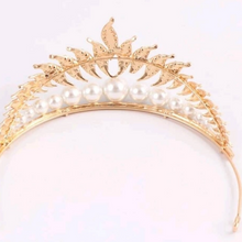 Load image into Gallery viewer, Rhinestone and faux pearl decore crown hair tiara