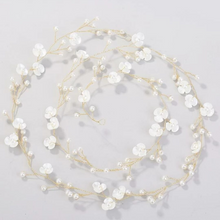 Load image into Gallery viewer, Faux white pearl flower hair accessory