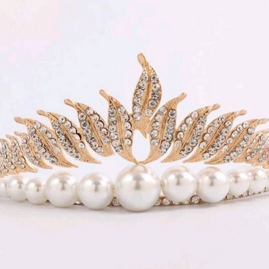 Rhinestone and faux pearl decore crown hair tiara