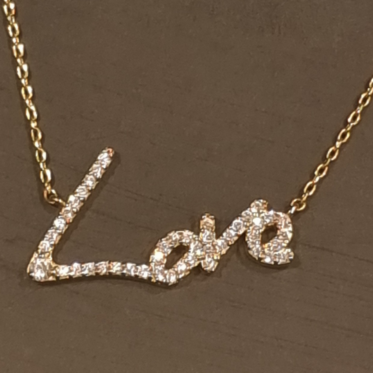 Trendy sparkling love pendant
