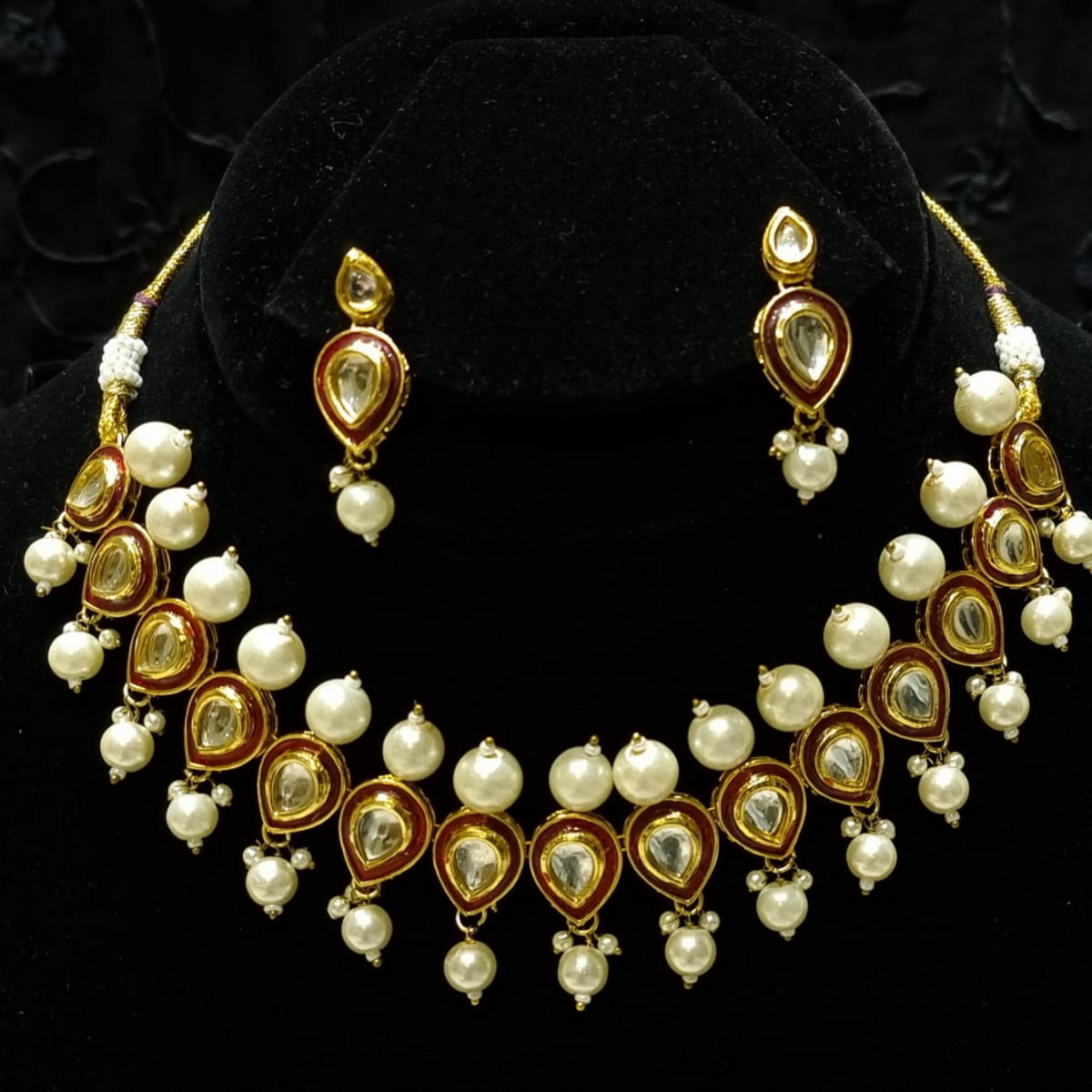 Vilandi Kundan round and pan shape with hanging pearls necklace set