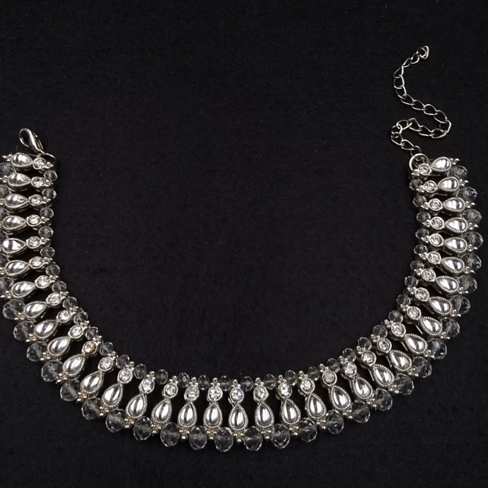 Silver kundan clear beads anklet.