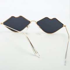 Lip shaped lens metal frame sunglasses