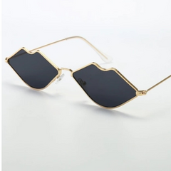 Lip shaped lens metal frame sunglasses