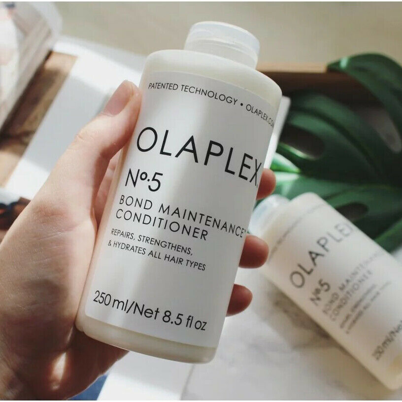 OLAPLEX
No 5 Bond Maintenance Conditioner( 250ml) OLAPLEX
No 5 Bond Maintenance Conditioner( 250ml)