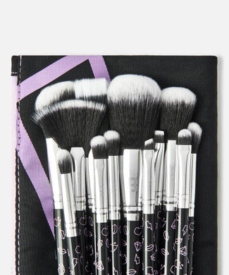 BY BEAUTY BAY

ICONIC 12 PIECE BRUSH SET WITH BAG