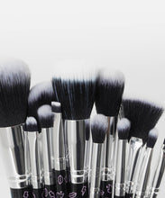 Load image into Gallery viewer, BY BEAUTY BAY

ICONIC 12 PIECE BRUSH SET WITH BAG