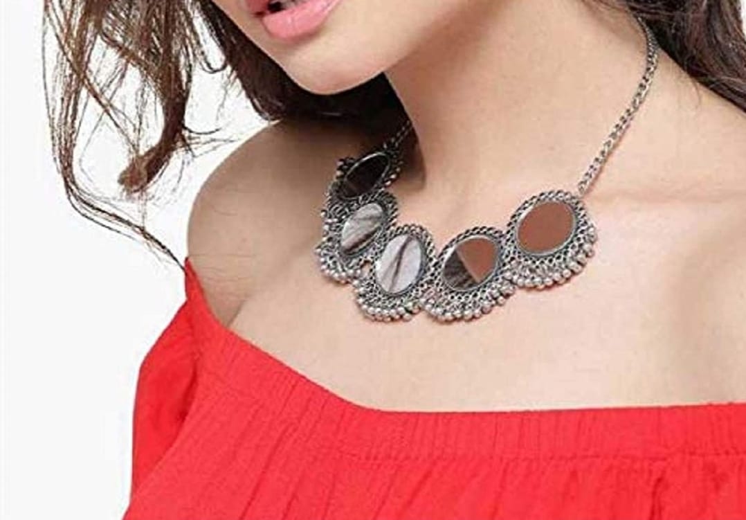 Silver oxidized mirror necklace with earrings. Silver oxidized mirror necklace with earrings.