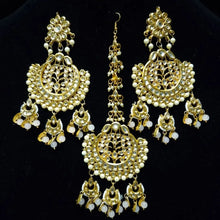 Load image into Gallery viewer, Gold Plated Traditional Bollywood Indian Kundan Earrings with maang Tikka Set