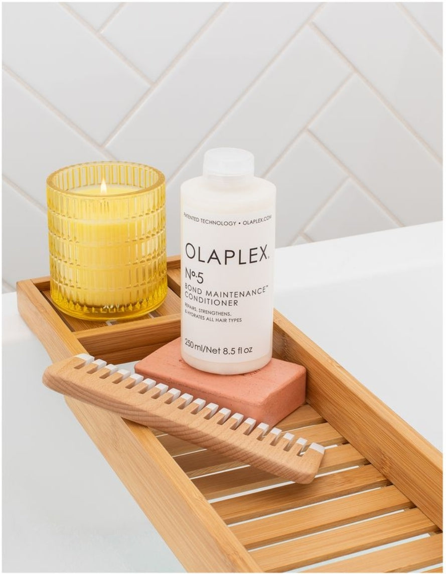 OLAPLEX
No 5 Bond Maintenance Conditioner( 250ml) OLAPLEX
No 5 Bond Maintenance Conditioner( 250ml)
