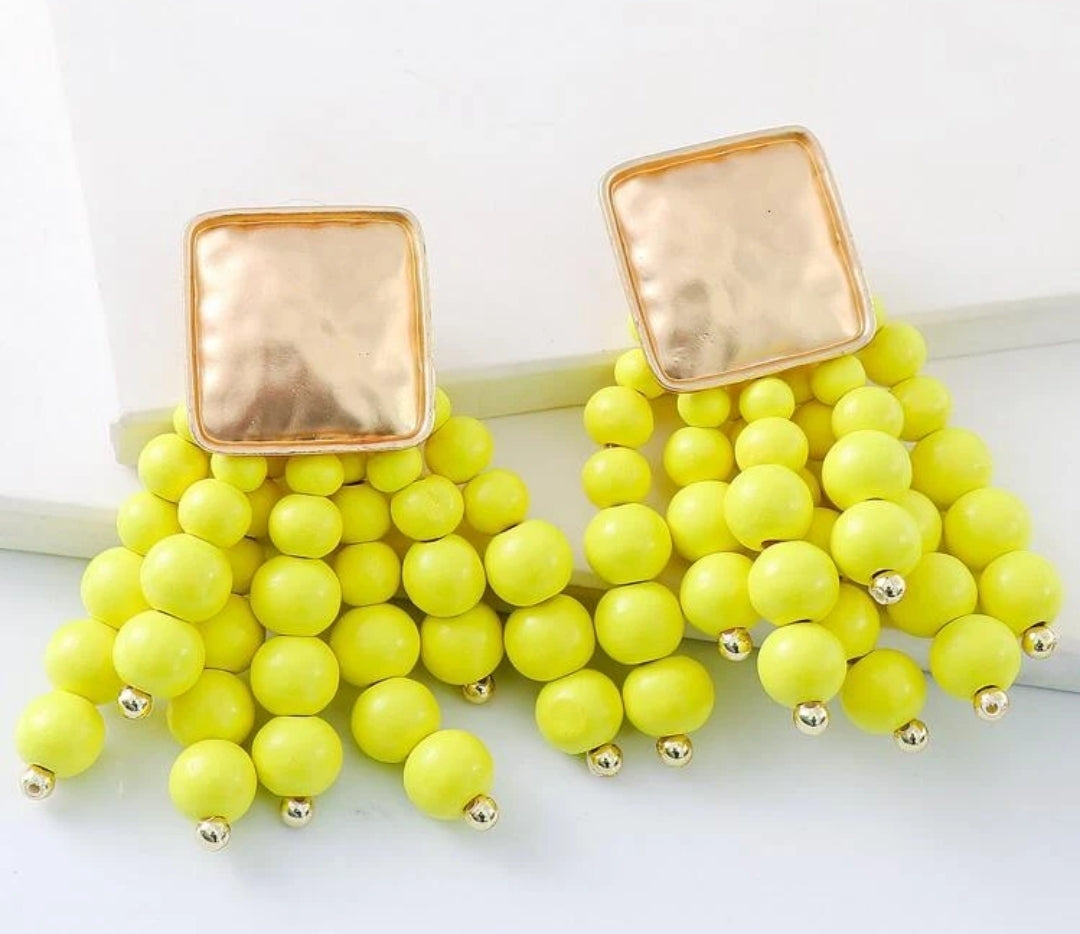 Stunning Satin Gold Tone, Wooden Bead Drop Earrings Stunning Satin Gold Tone, Wooden Bead Drop Earrings