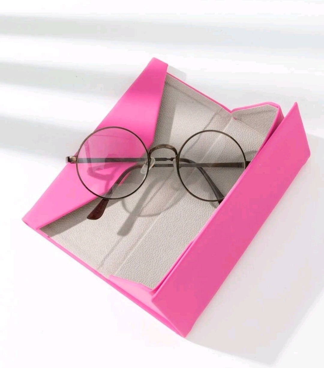 Foldable Glasses Case, Magnetic with Triangle Fold in PU Leather for All Glasses Foldable Glasses Case, Magnetic with Triangle Fold in PU Leather for All Glasses