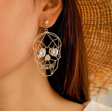 Load image into Gallery viewer, Hollow out skull earrings