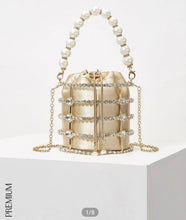 Load image into Gallery viewer, Premium faux pearl beaded clutch bag.